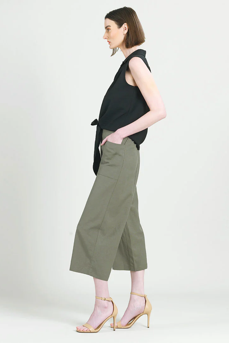 Textured Sleeveless Collared Button Blouse