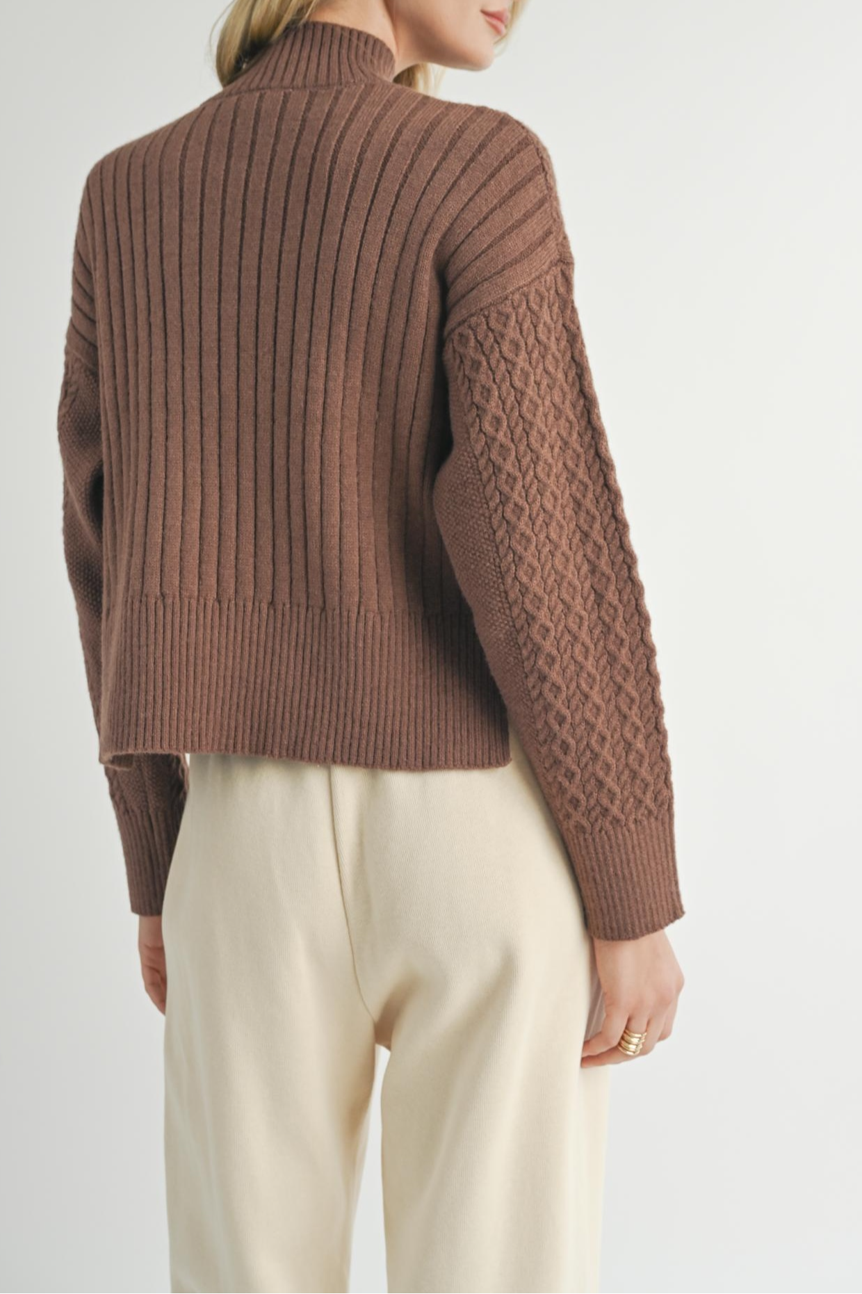 TURTLENECK SWEATER
