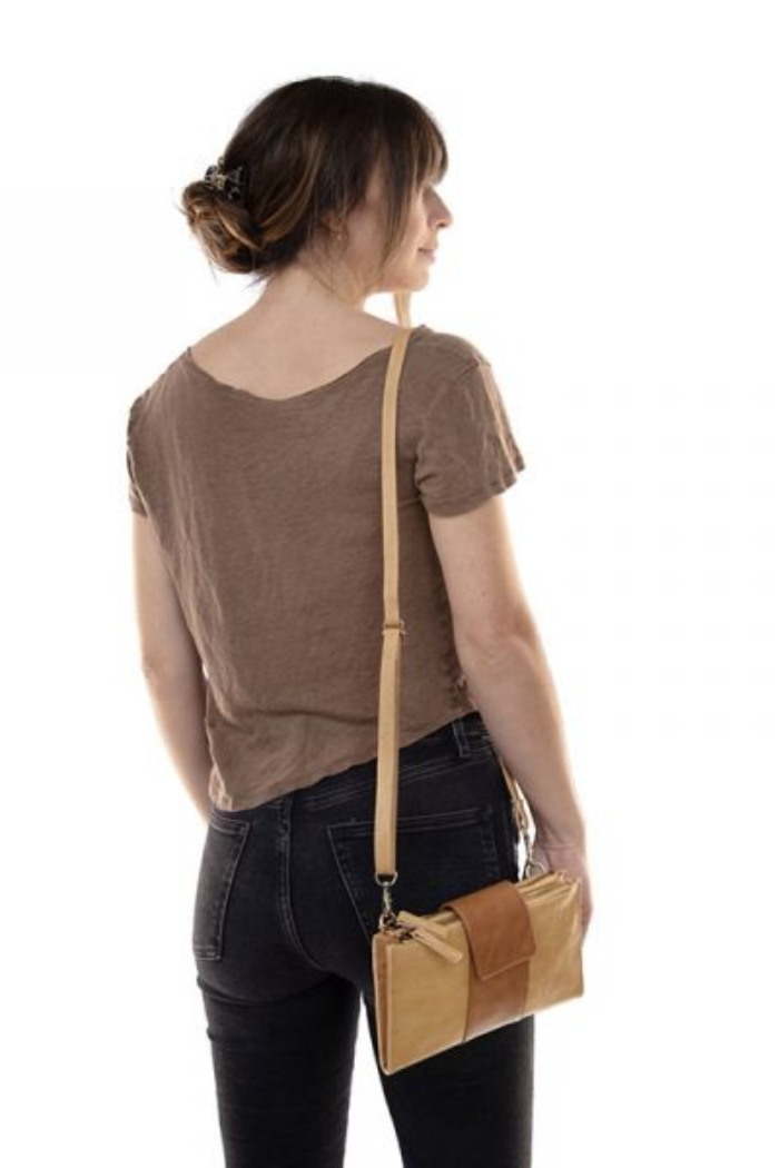 Camryn Colorblock Wallet Crossbody (Tan/Hazelnut)
