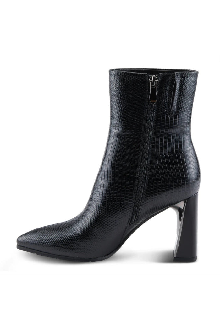 Azura Attention Boot