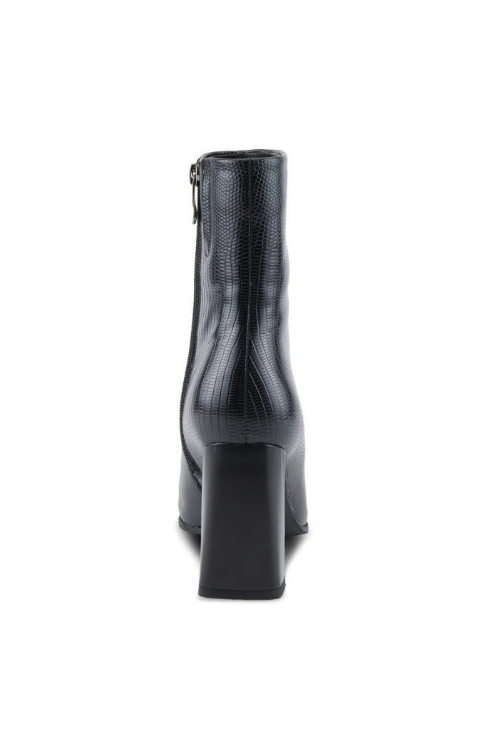 Azura Attention Boot