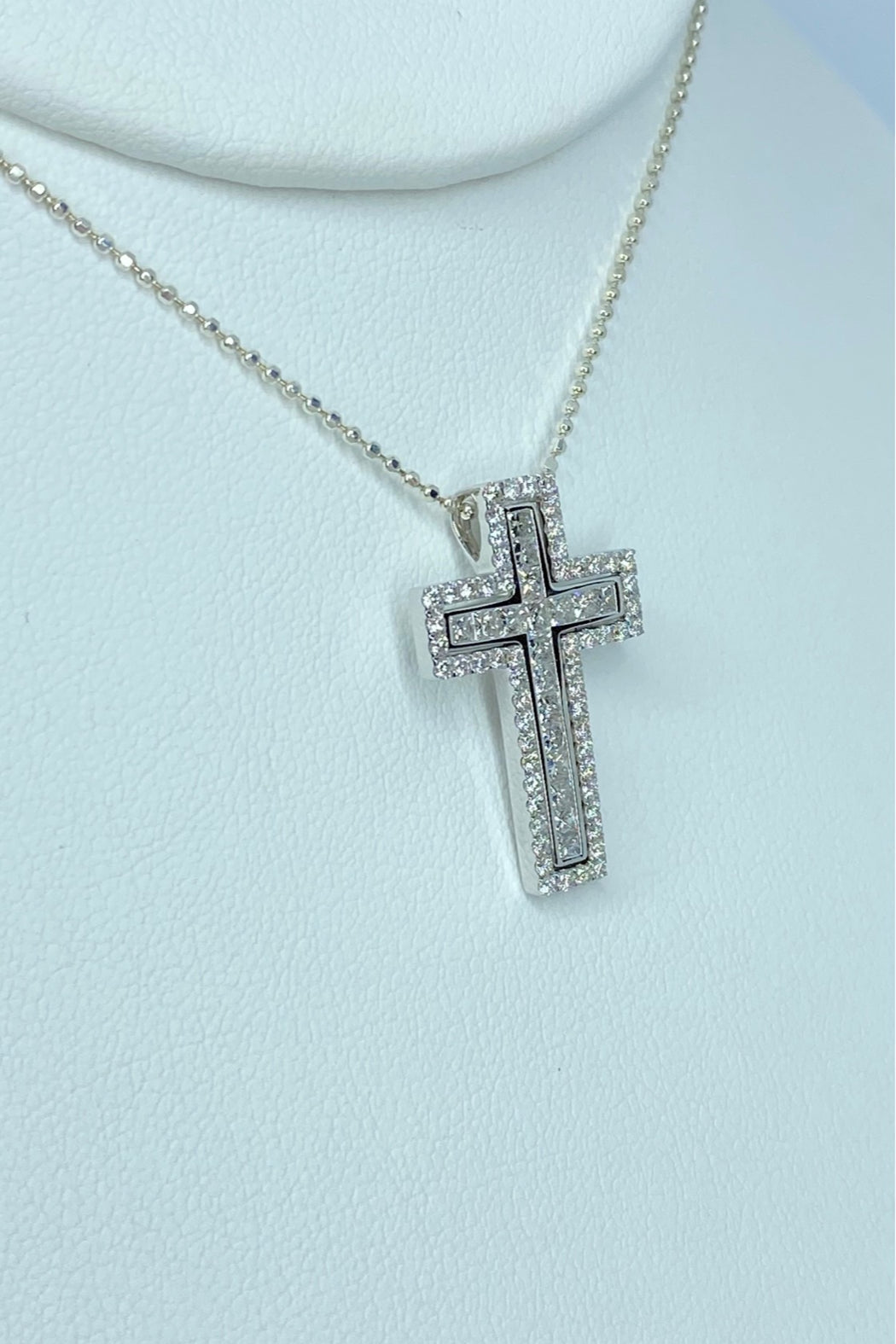 18kt White Gold Diamond Cross Pendant