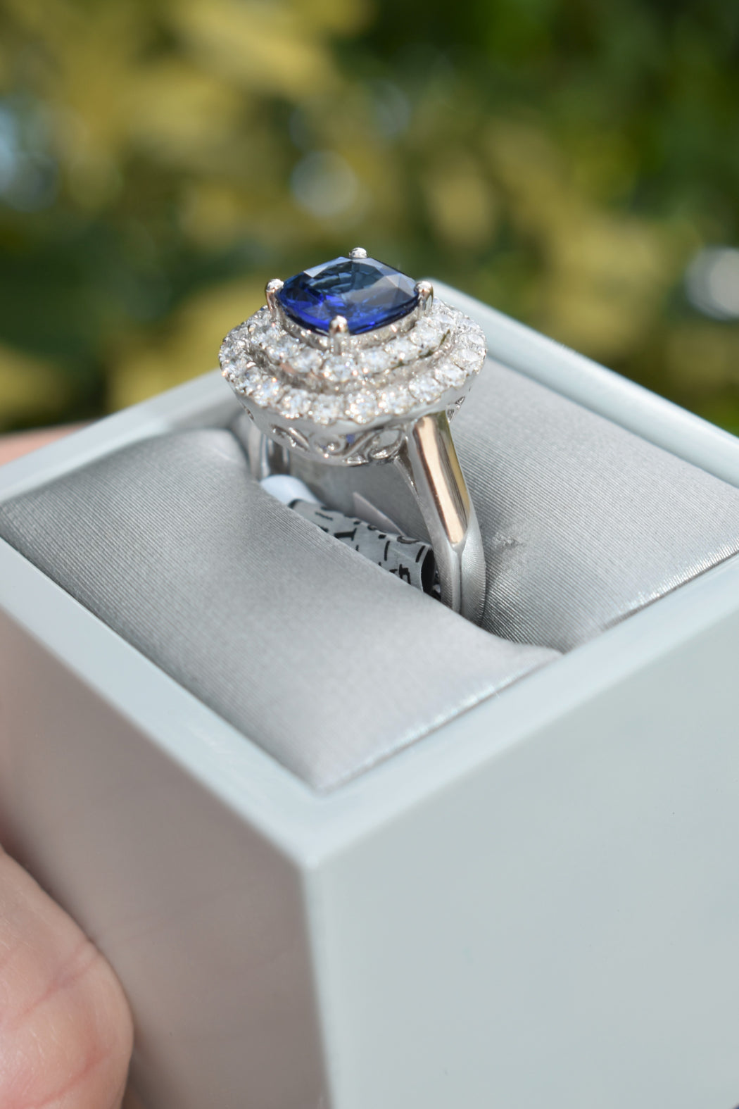 18kt White Gold Sapphire & Diamond Ring