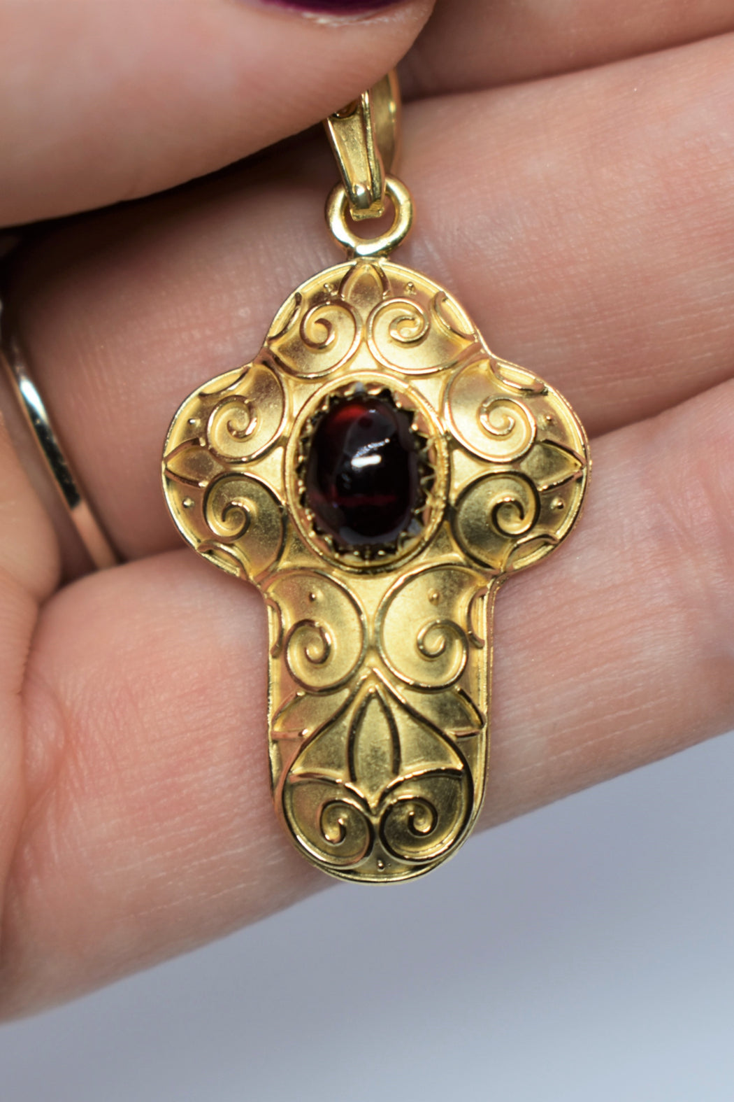 18kt Yellow Gold Garnet Cross Pendant