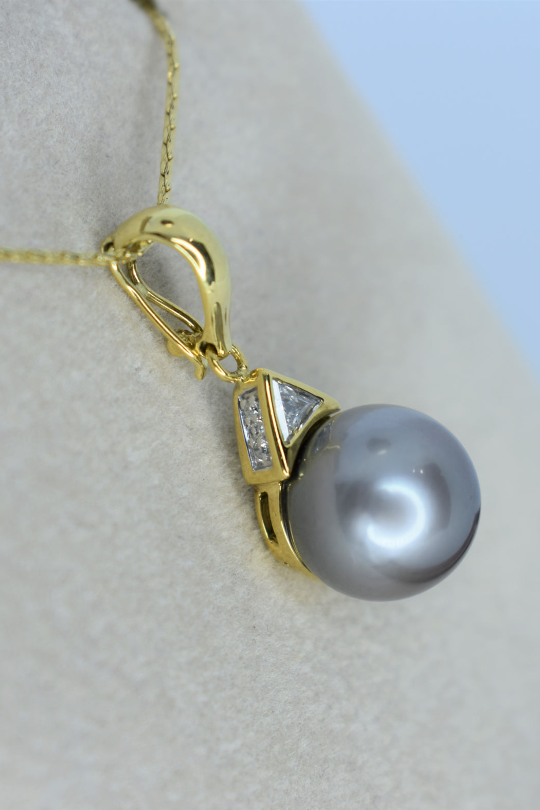 18kt Yellow Gold Tahitian Pearl & Diamond Pendant