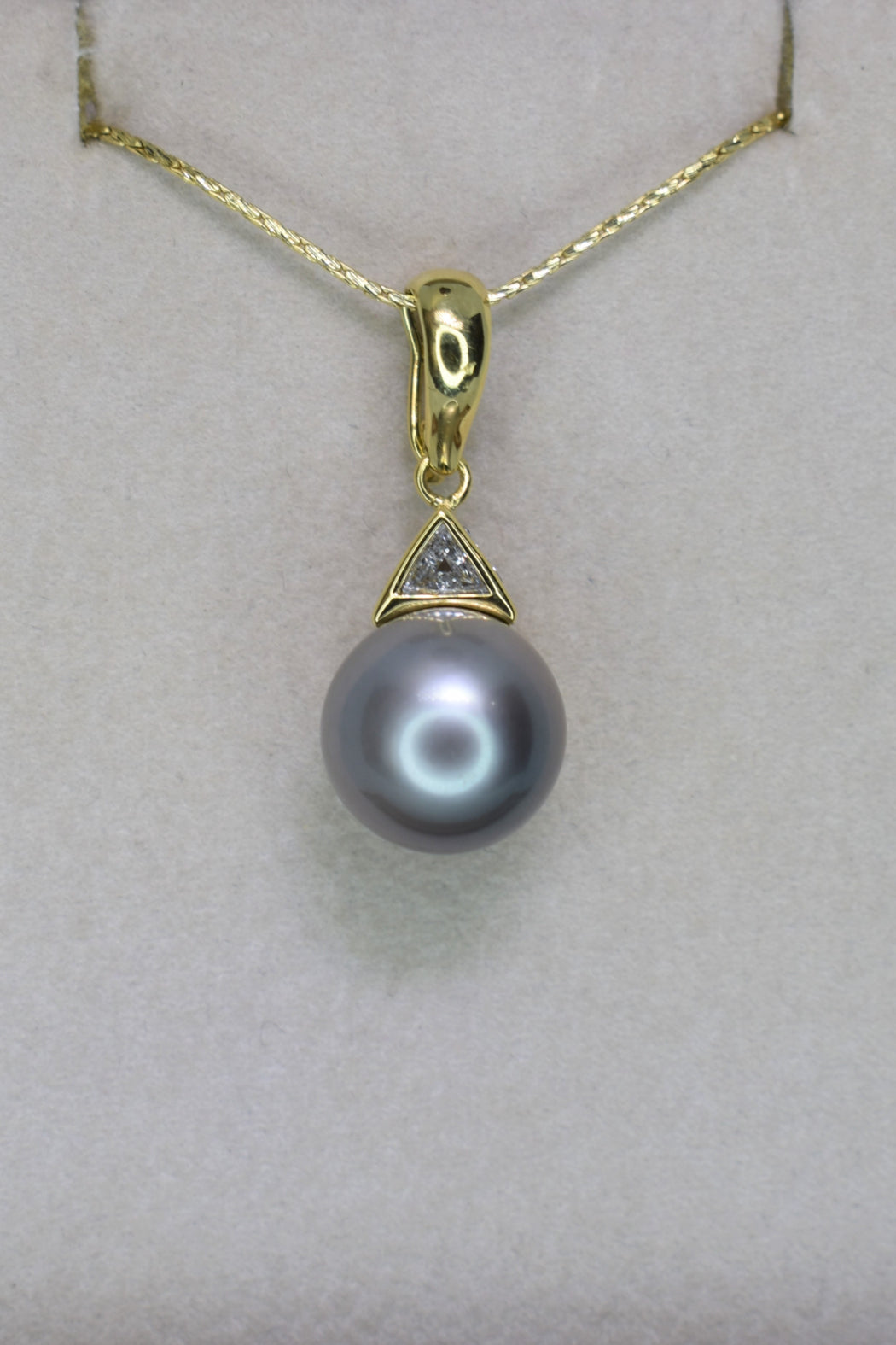 18kt Yellow Gold Tahitian Pearl & Diamond Pendant