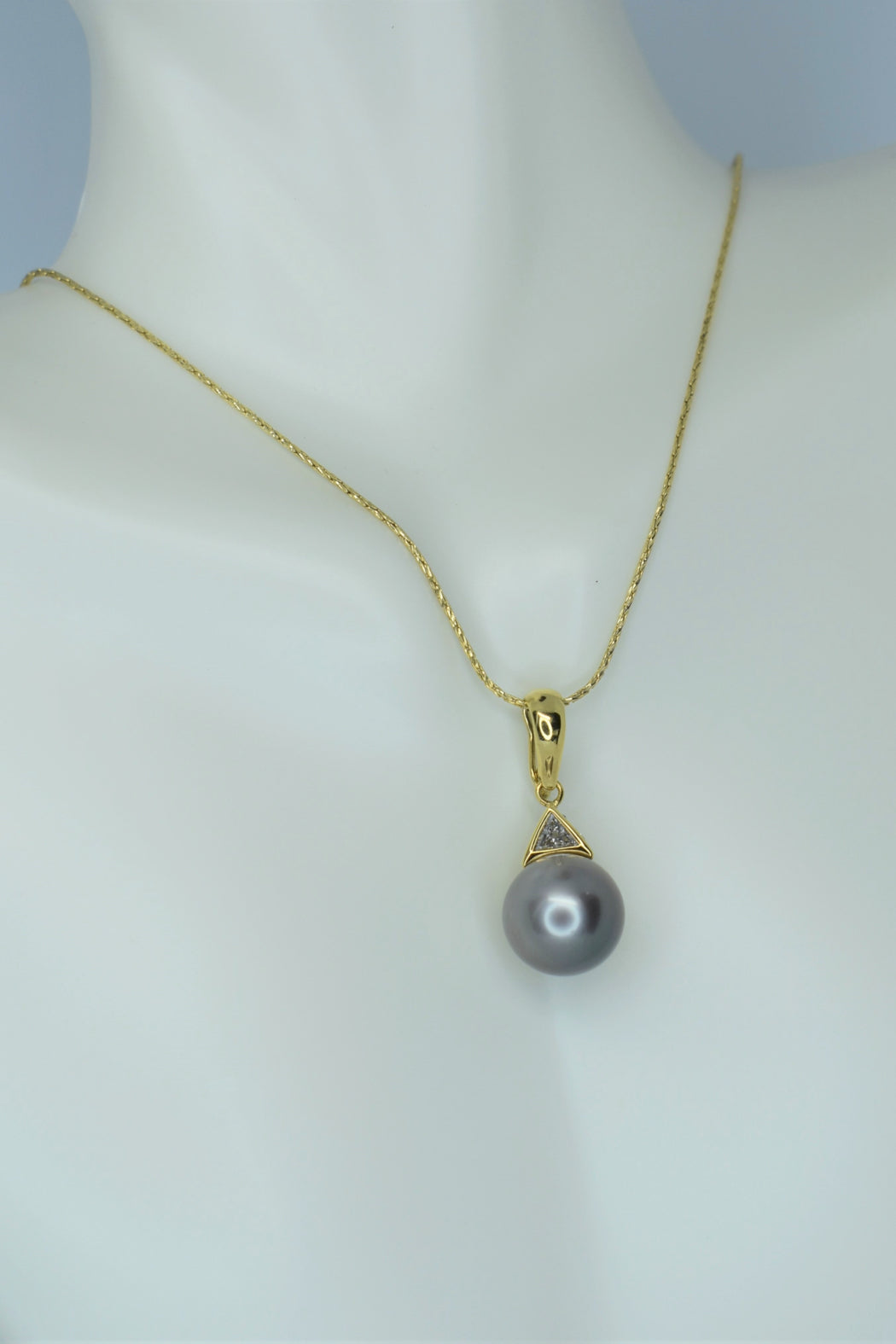 18kt Yellow Gold Tahitian Pearl & Diamond Pendant