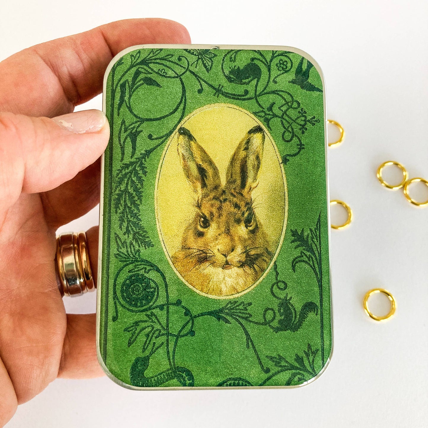 Bunny notions tin, stitch marker tin: Small