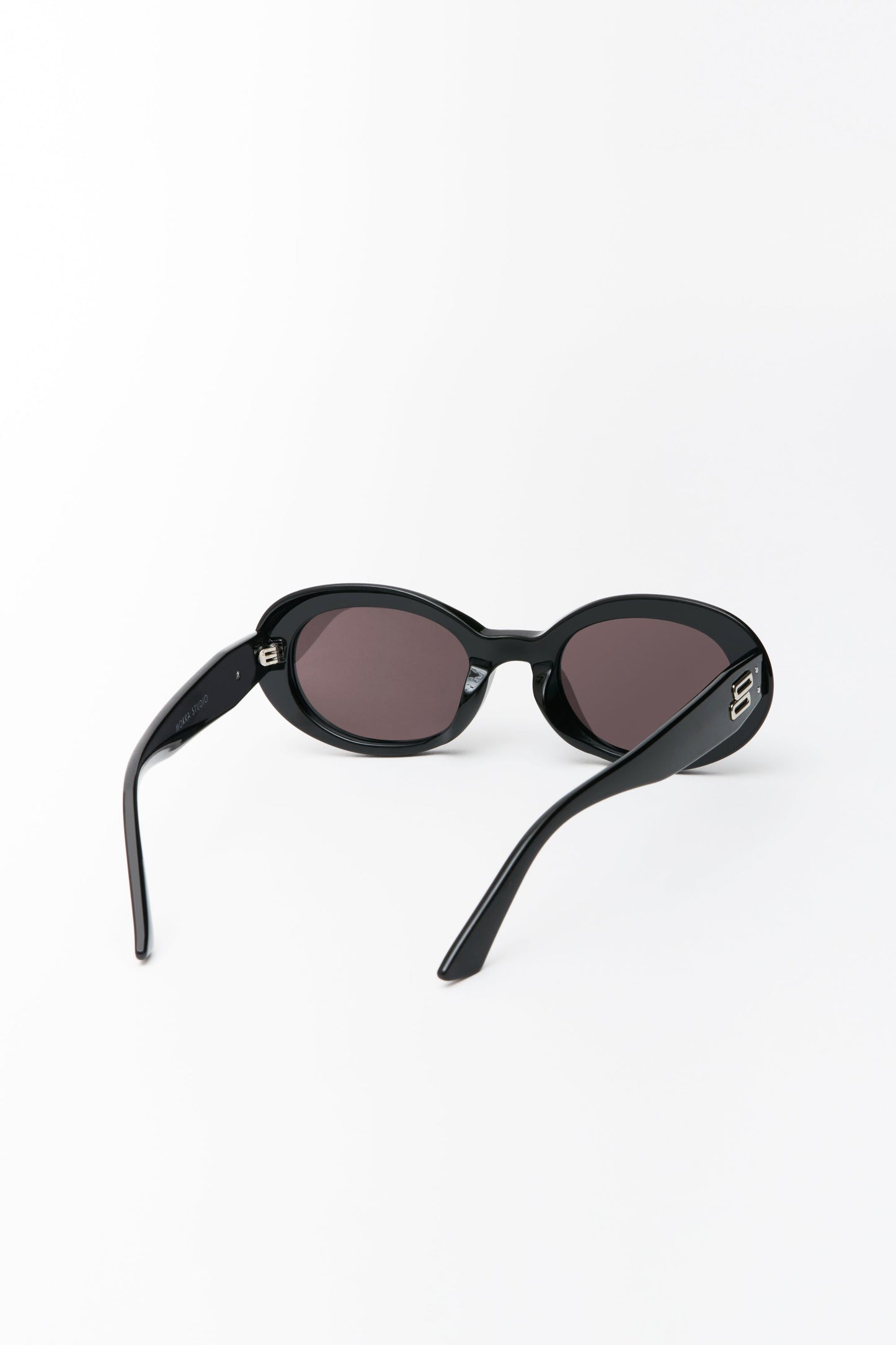 Abbie Oval Sunglasses Black/Chai Lens