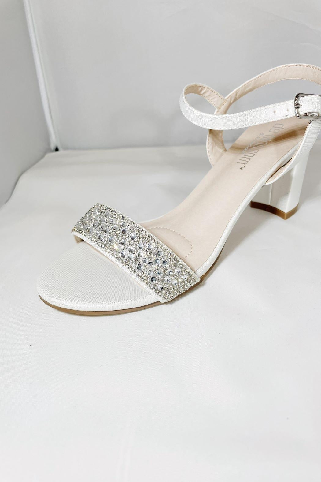 Olie White Shoe
