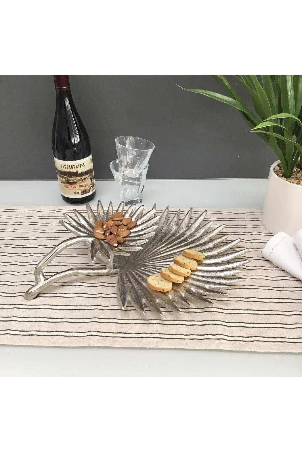 2-Tiered Leaf Tray