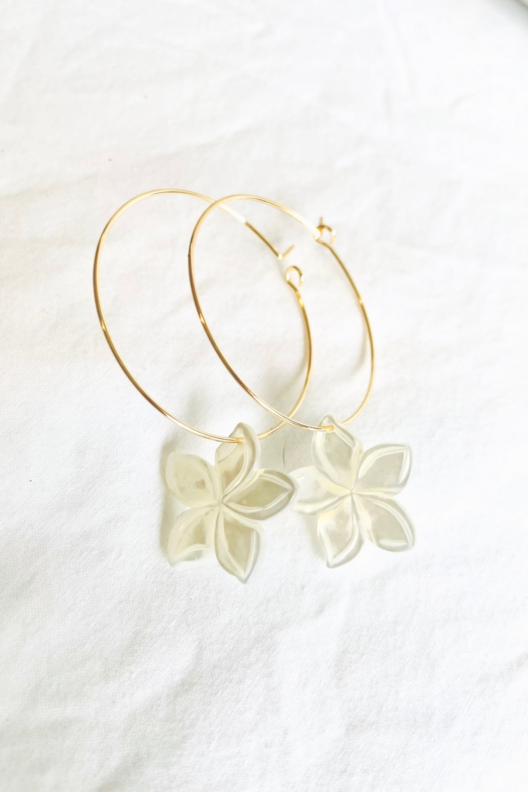 Tahiti Tiare Mother of Pearl Earring