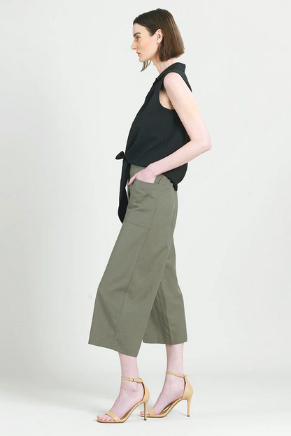 Textured Sleeveless Collared Button Blouse