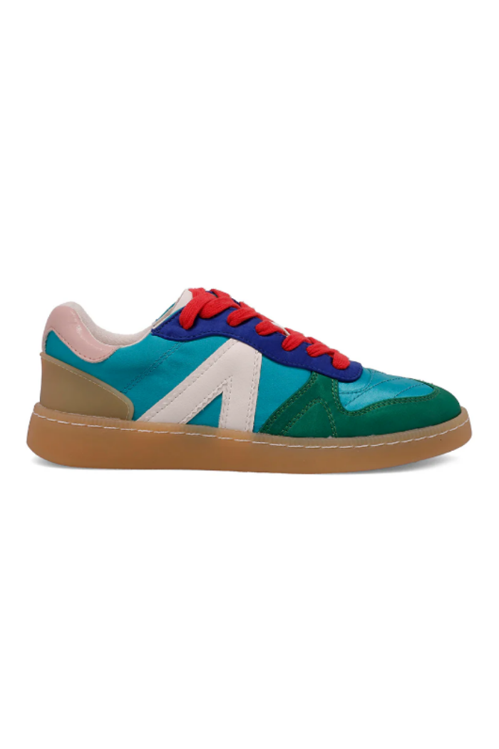 Vesta Sneaker