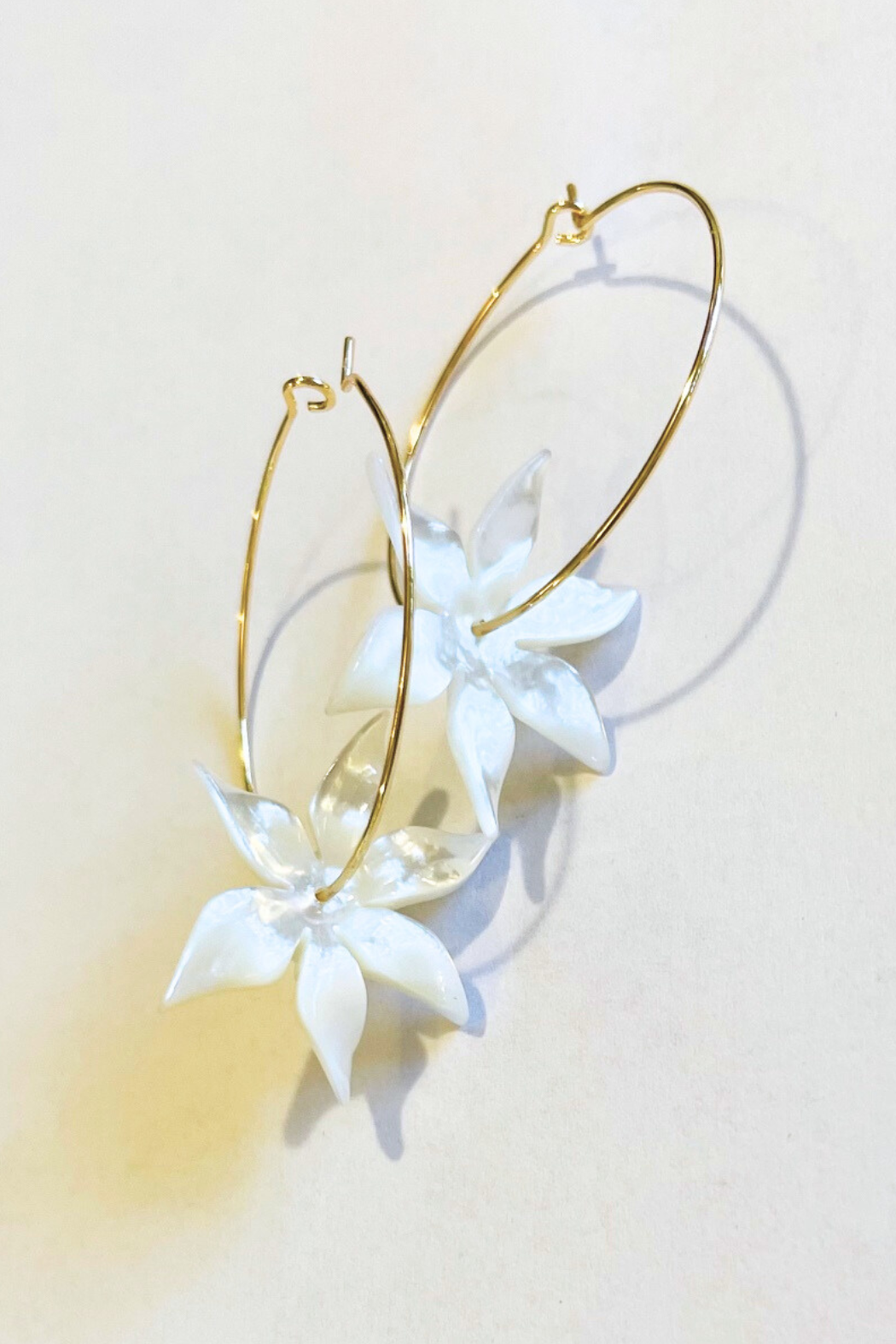 Tahiti Tiare Mother of Pearl Earring