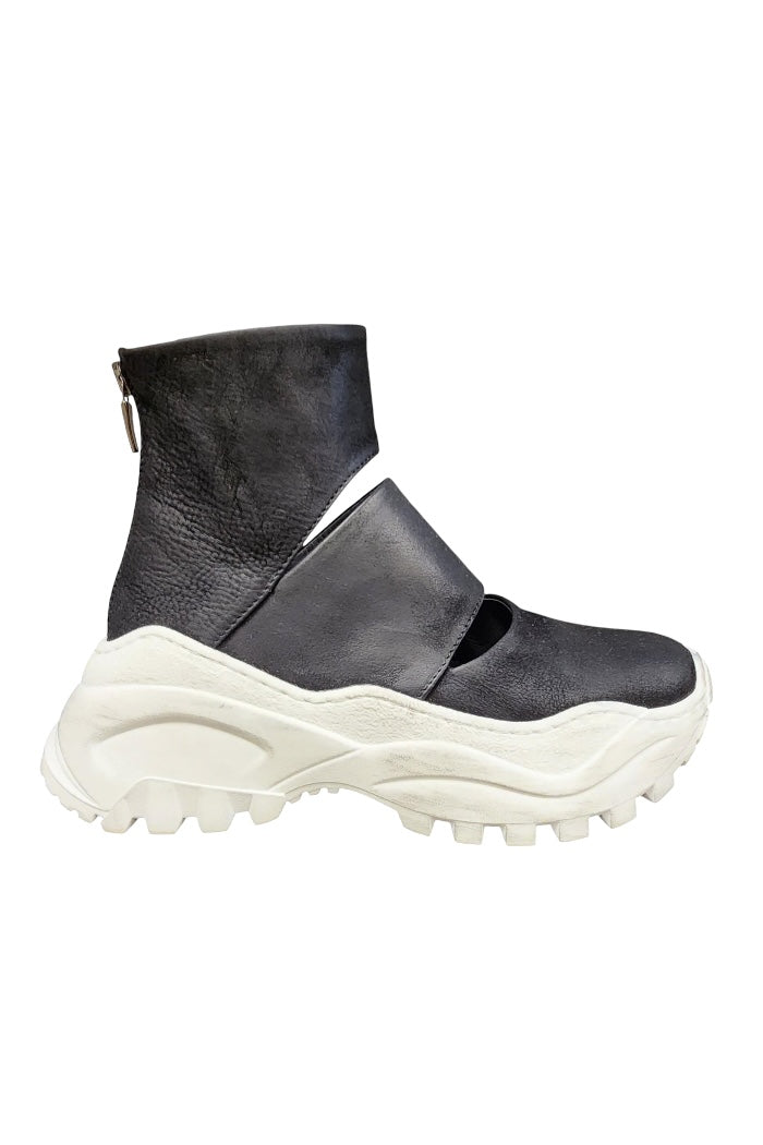 5425 Amica