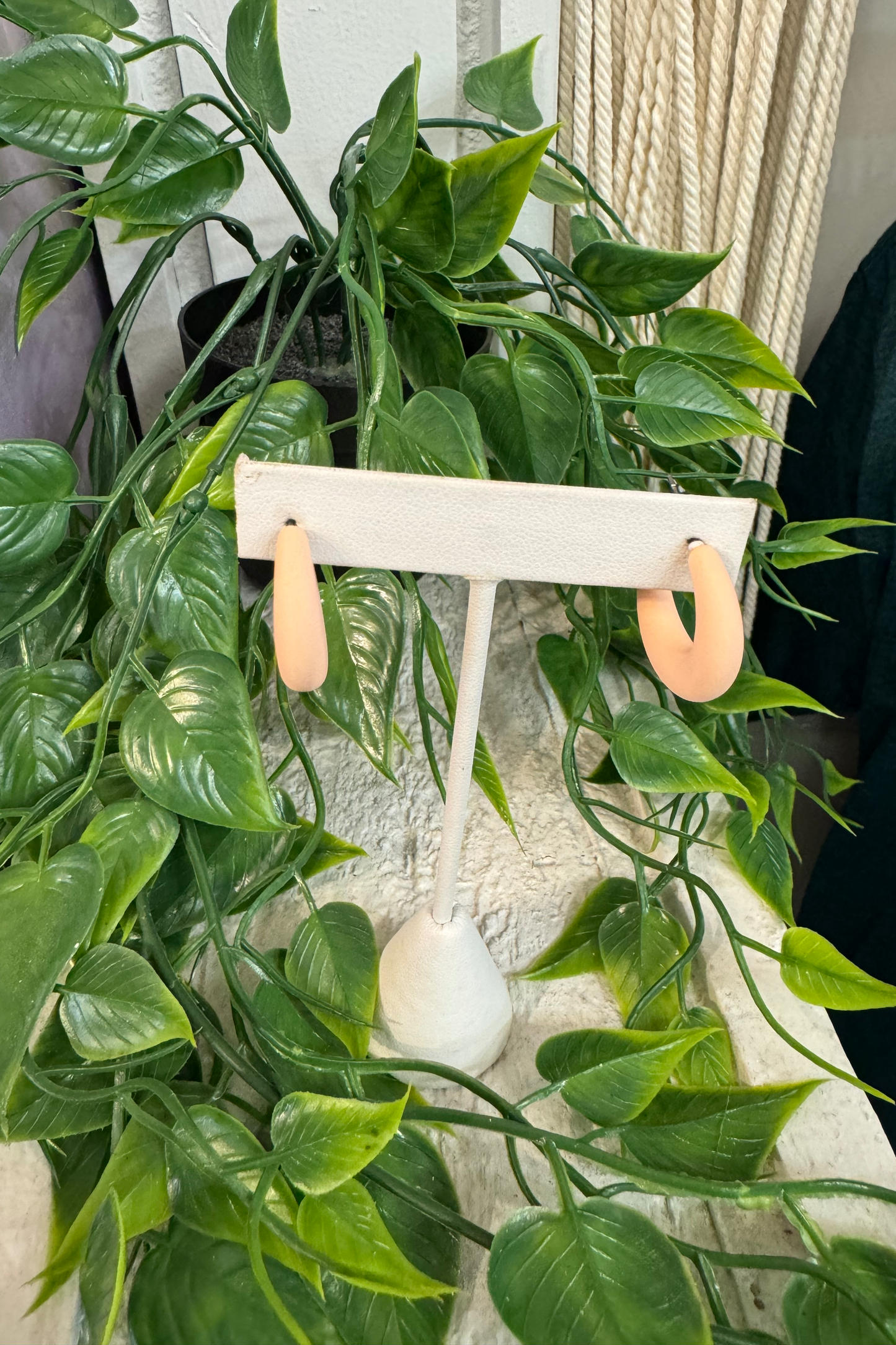 Mills Matte small hoops
