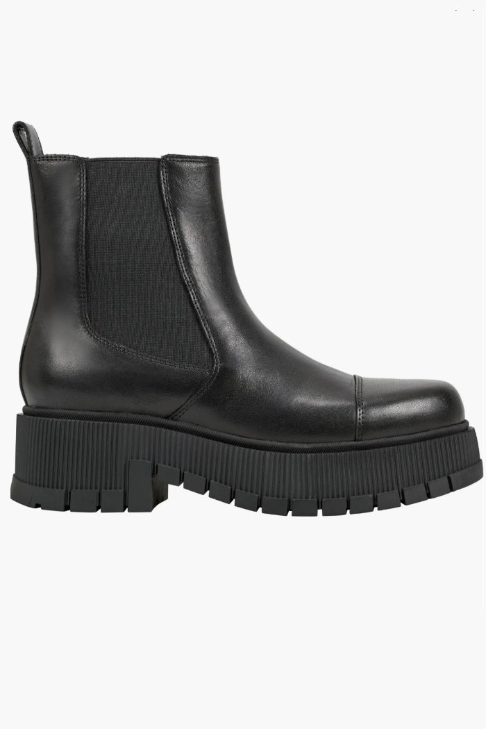 Bermuda Lug Sole Chelsea Boot
