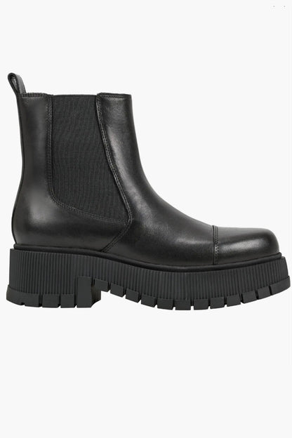 Bermuda Lug Sole Chelsea Boot