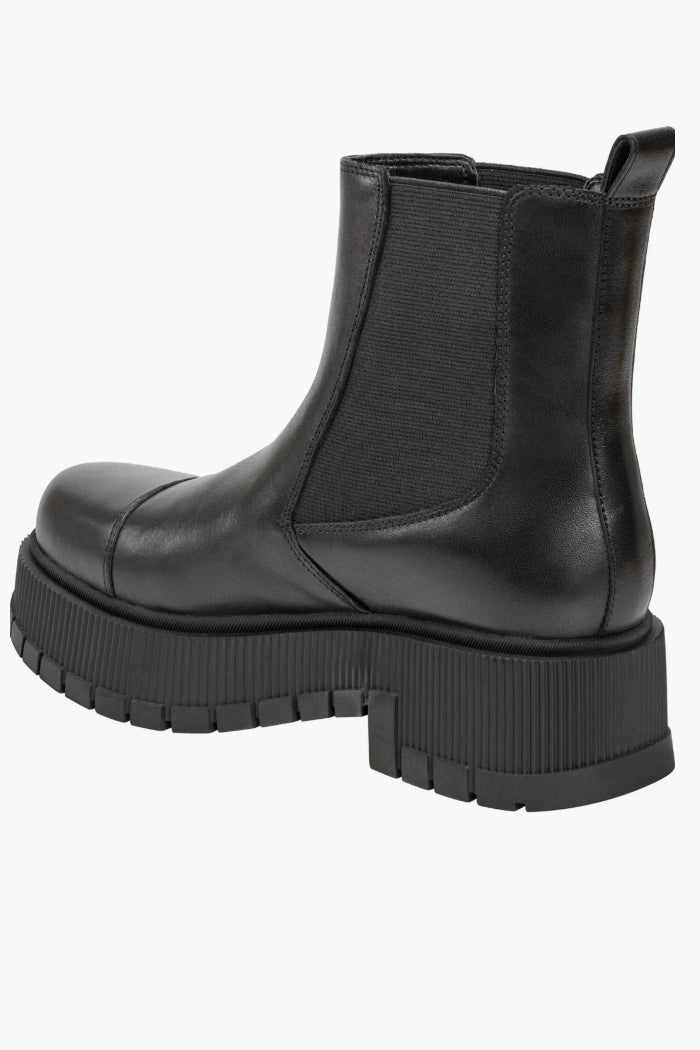 Bermuda Lug Sole Chelsea Boot