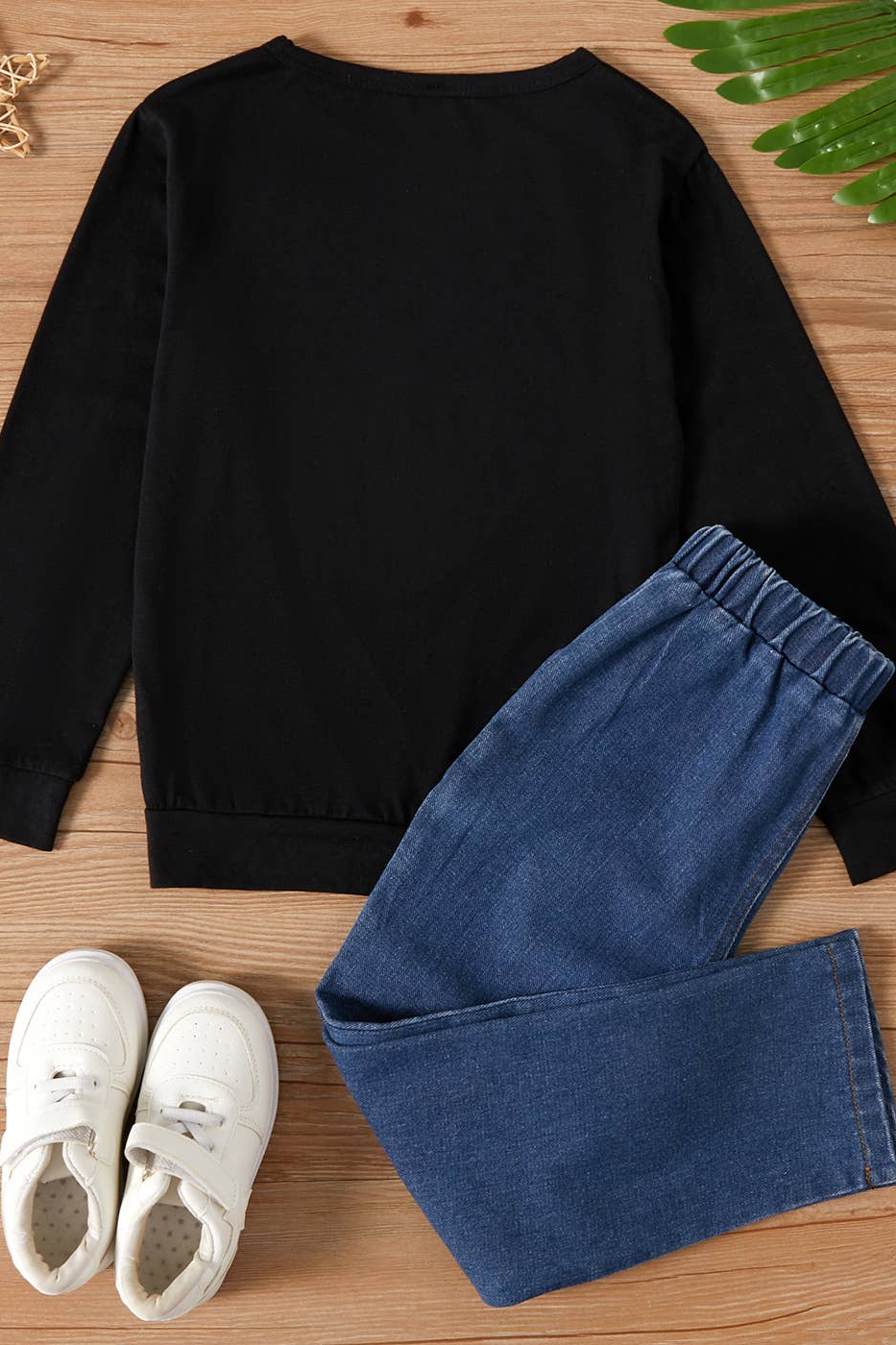 2-piece Girl Sweatshirt and Ripped Jeans Set