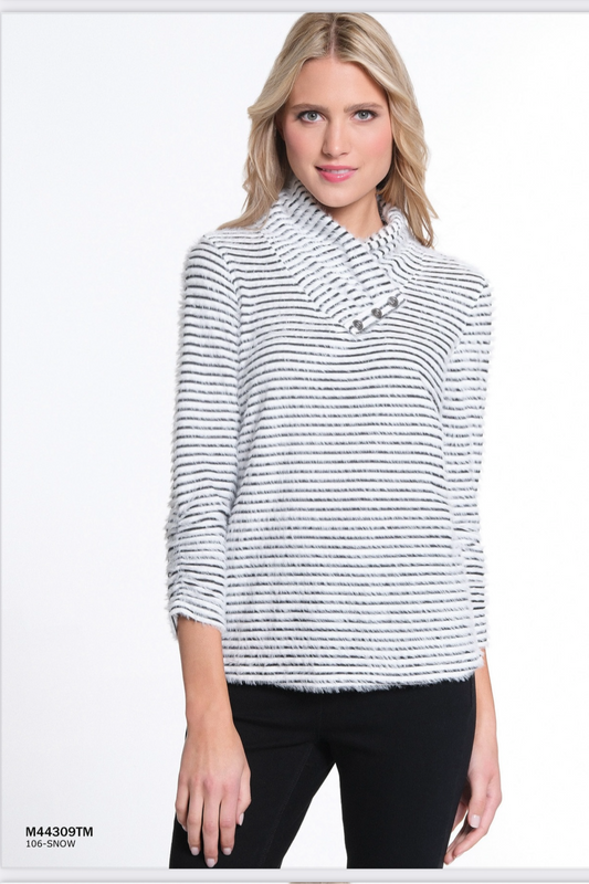 3/4 bungee sleeve 3 button shirred collar top