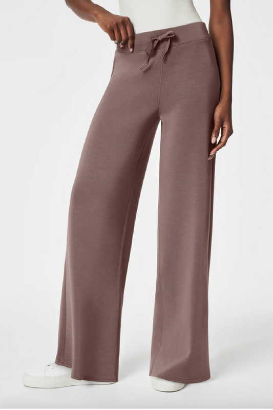 AirEssentials Wide Leg Pant