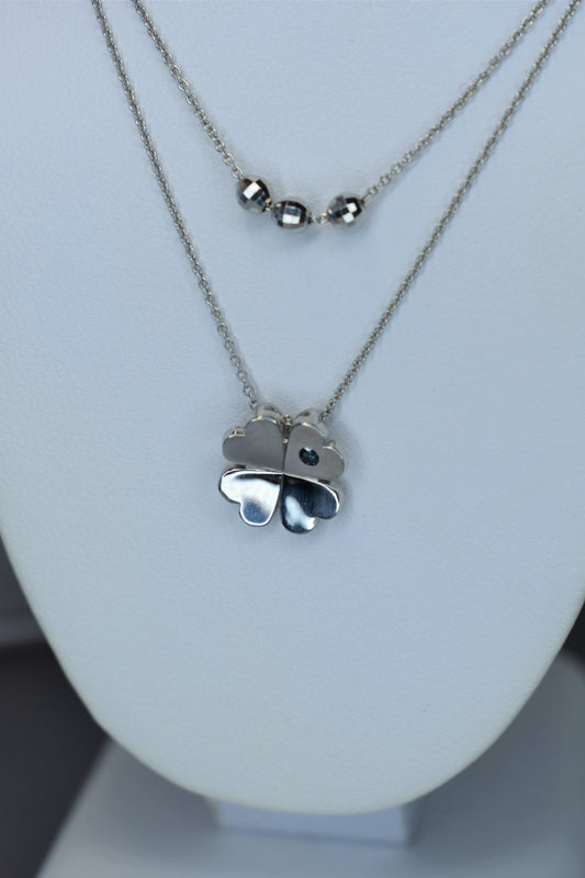 18kt White Gold Blue Diamond Clover Necklace