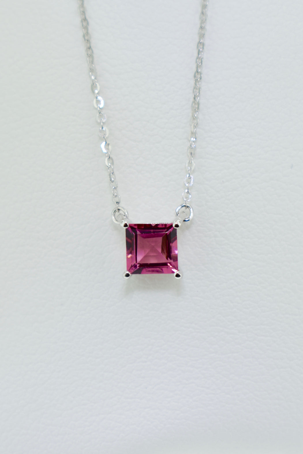 18kt White Gold Tourmaline Necklace