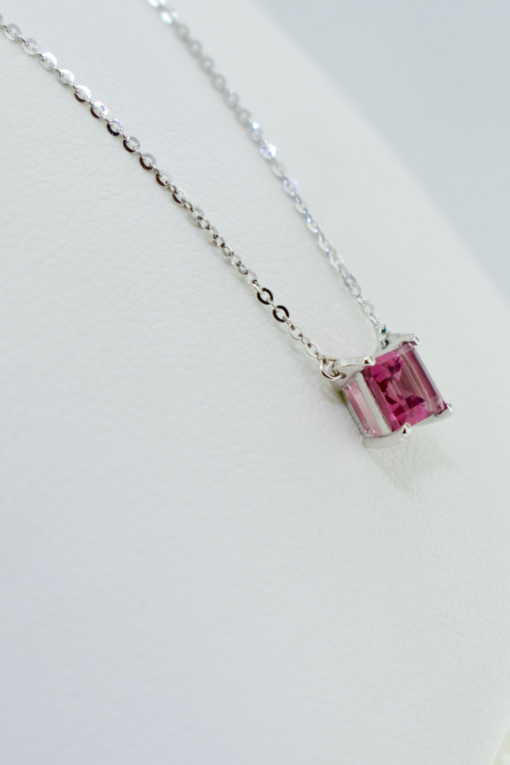 18kt White Gold Tourmaline Necklace