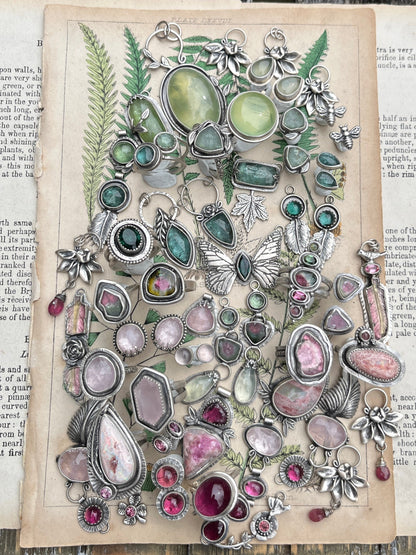 Bi-color Tourmaline Broken Feather Necklace with Flower Adornment ￼