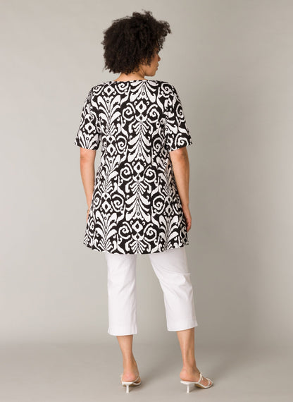 Yesta Anke Essential Black & White Tee/Tunic