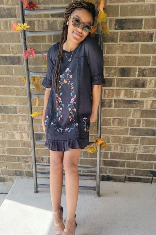 Black embroideRed and lace short sleeved dress