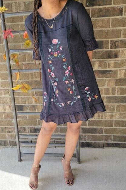 Black embroideRed and lace short sleeved dress