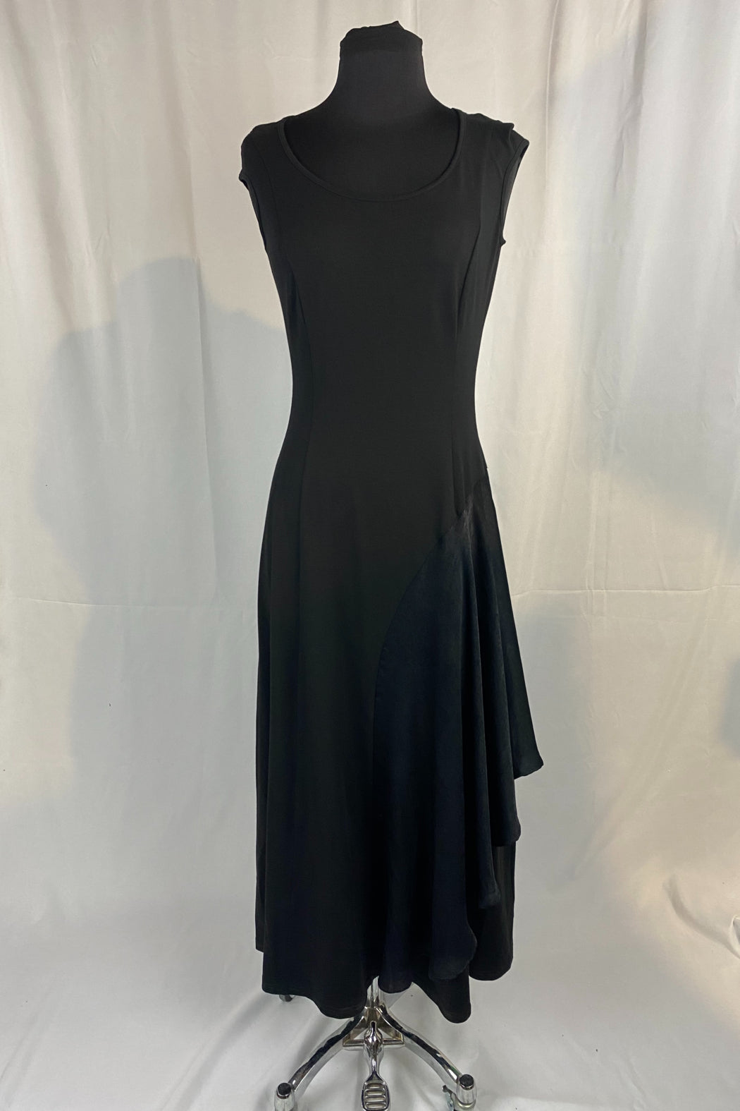 Black Simi Circle Dress