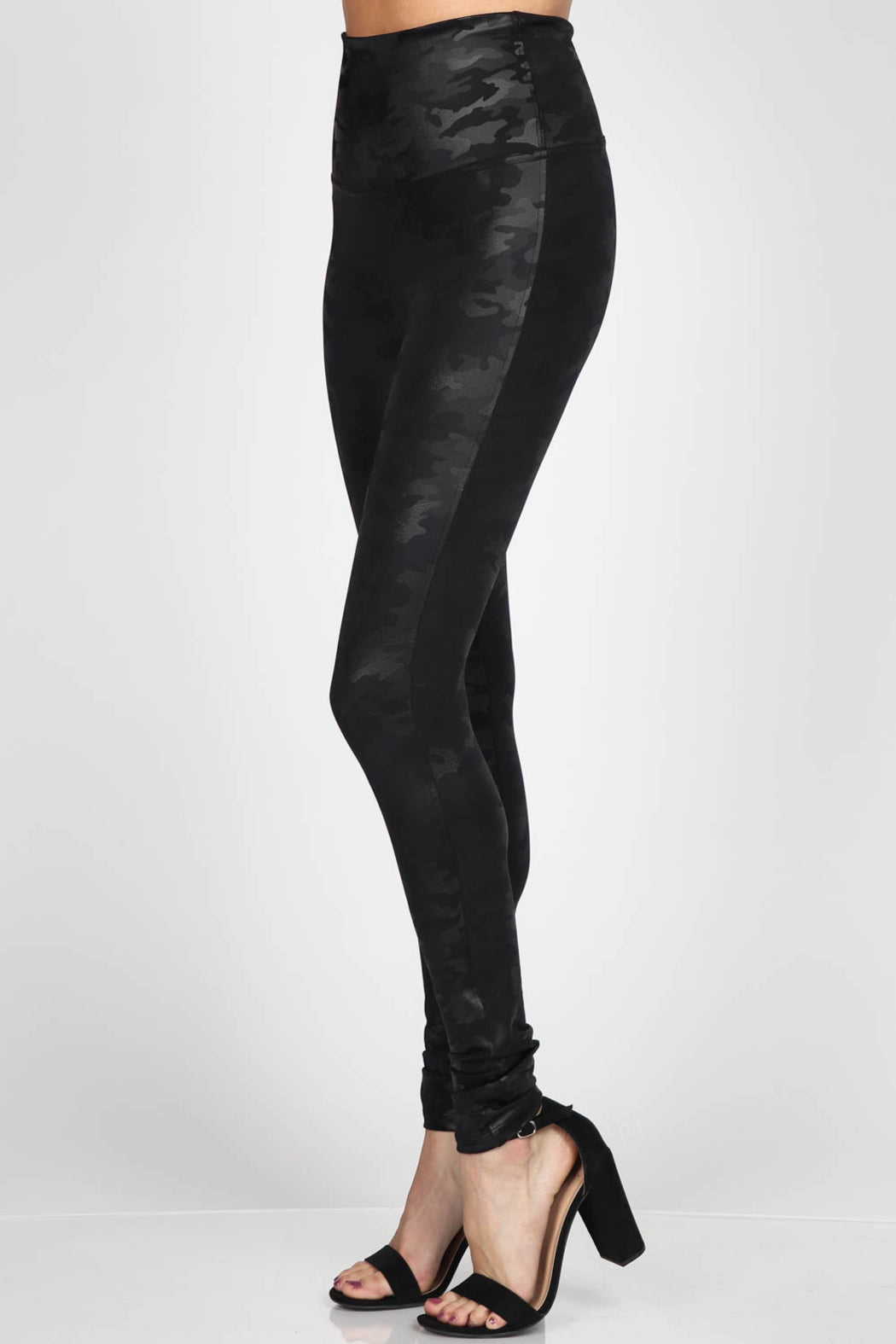 Camo print leatherette legging