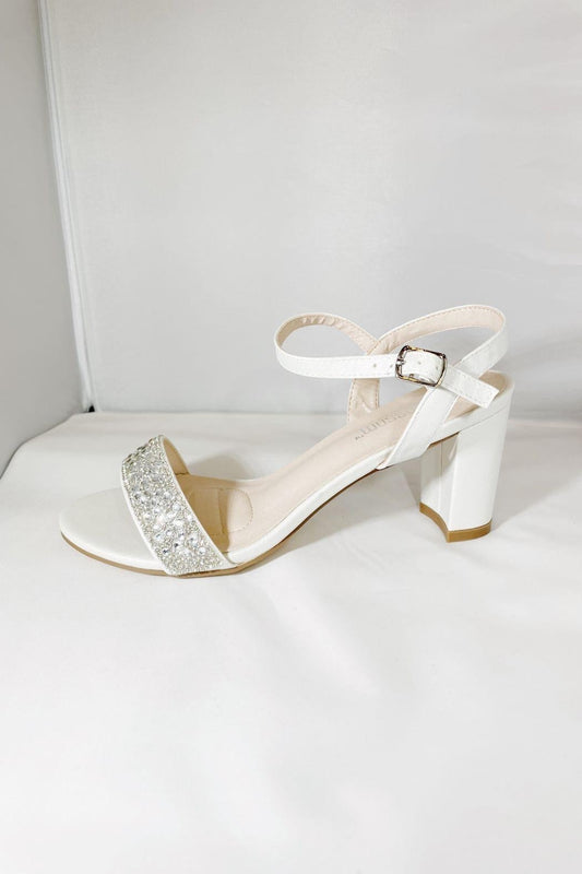 Olie White Shoe