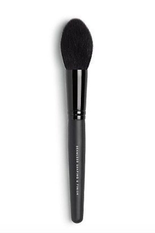 SEAMLESS SHAPING & FINISH BRUSH Natural Fiber Makeup Brush