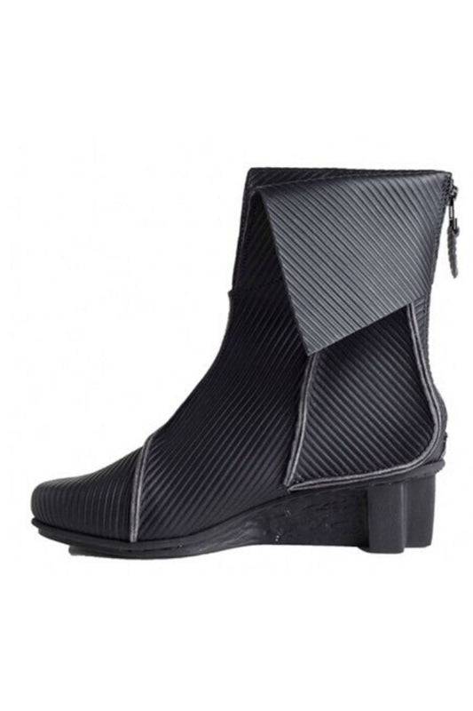 Sleeve Boot