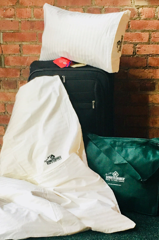 travel (personal comforter) turns into a pillow