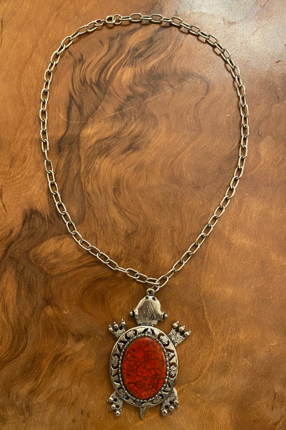Vintage Silvertone Agate Turtle Necklace