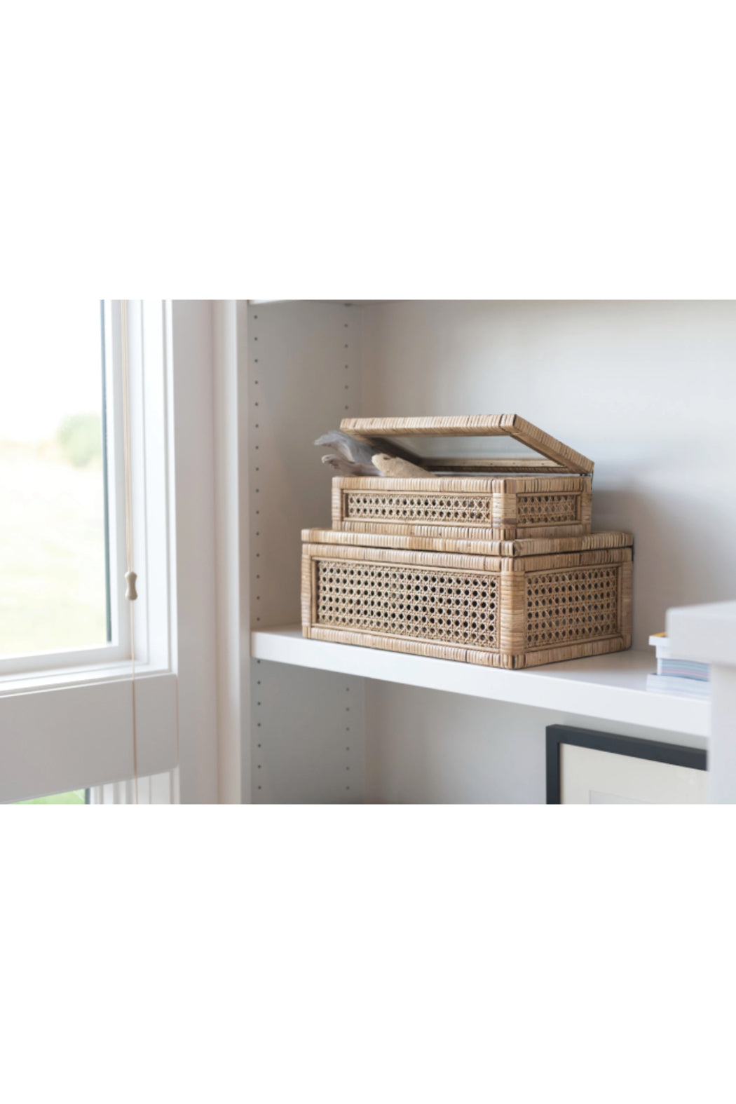 WOVEN RATTAN DISPLAY BOX (LG 14 3/4 X 9 1/2 X 5 1/4)
